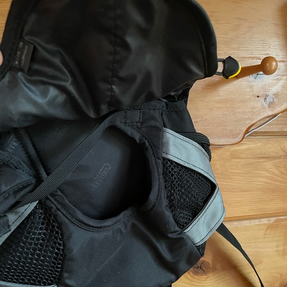 Camelbak Flashflo Hiking Waist Pack with Hydration - Picture 3 of 4